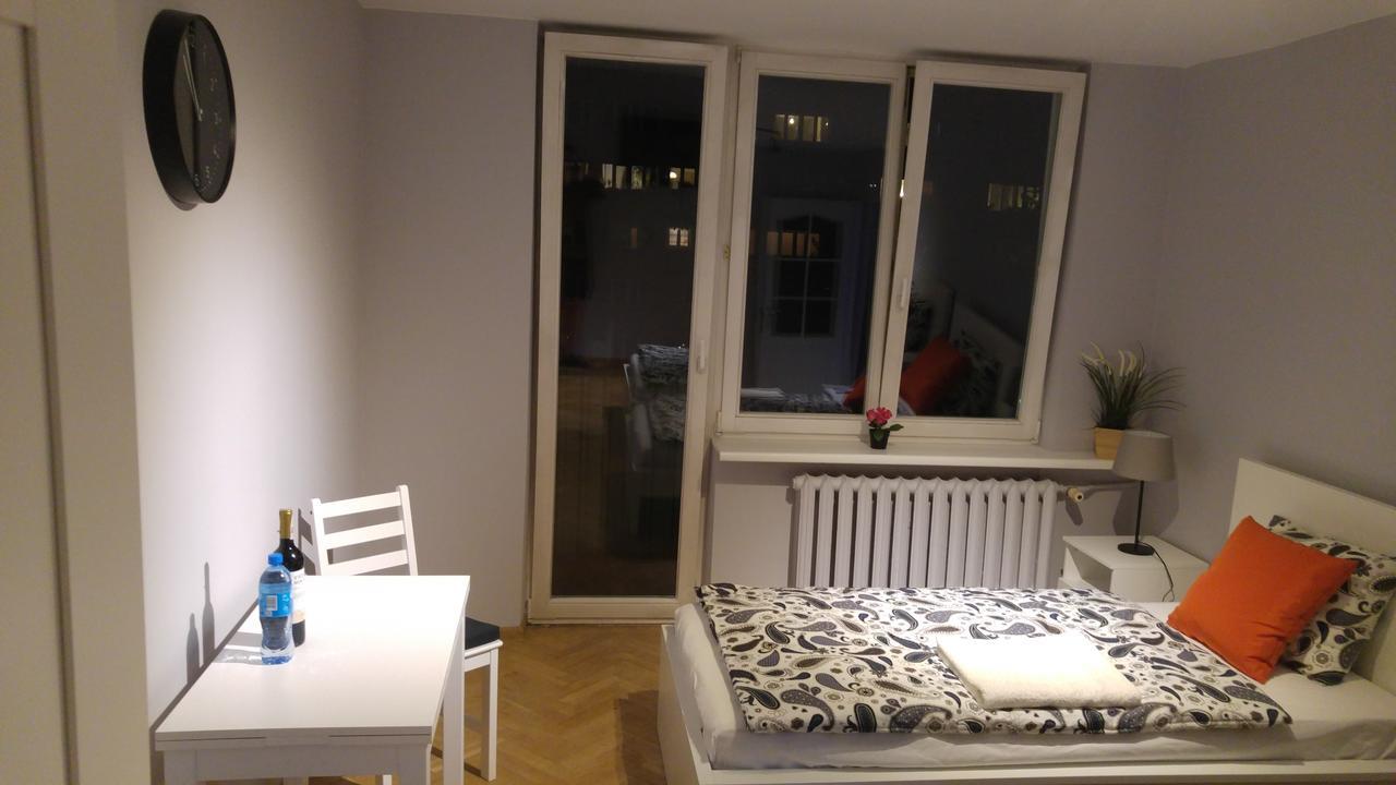 Rent0Nline Niepodleglosci Rooms Metro Warsaw Exterior photo